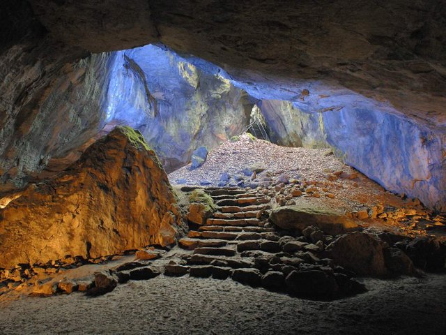 Blaue_Grotte_-_Einhornhoehle_-_Foto_M_Maywald.jpg