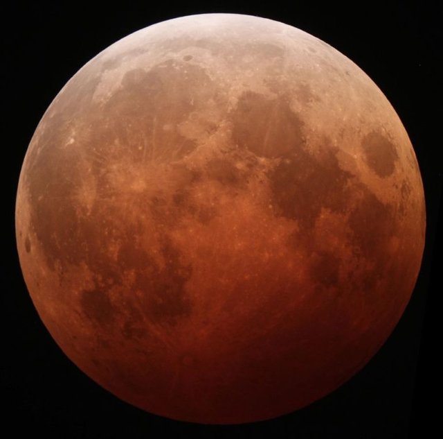 911px-Lunar_eclipse_October_8_2014_California_Alfredo_Garcia_Jr_mideclipse-768x759.jpeg