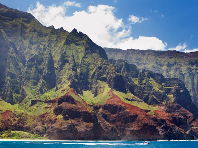 catamaran-napali-coast-kauai-cr-getty.jpg