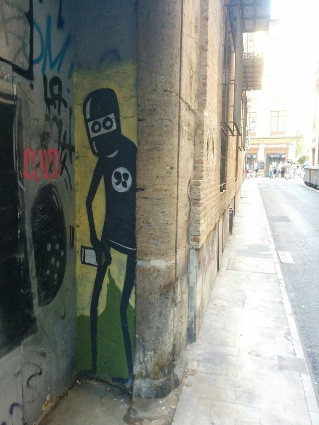 graffiti-valencia-spain-ninja-extraterrestre-love-amor-steemit-trenz (50).jpg