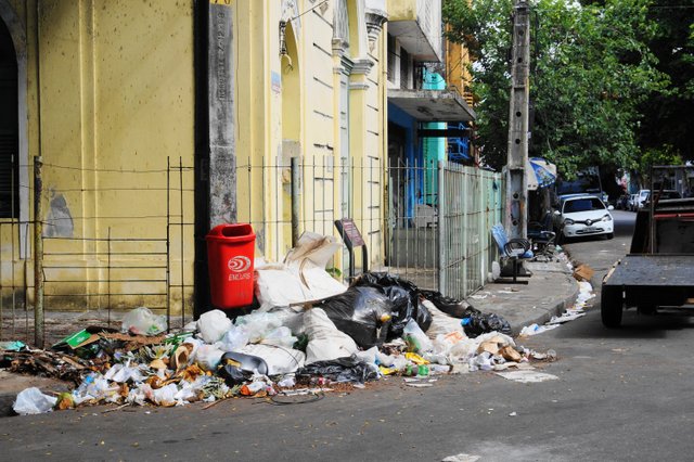 Lixo acumulado na cidade do Recife,Greve dos garis no Recife PE 08042017 3.JPG