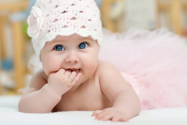 58e6a6b816d118dcfd5ed0704c281f4421013336_baby-girl-in-hat-640x427.jpg