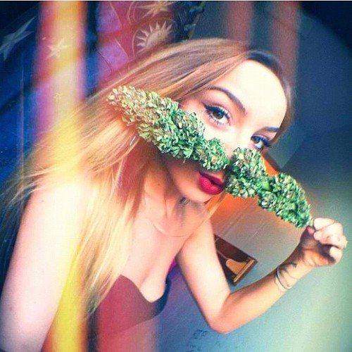 sexy-girl-with-huge-cannabis-nugs-thcfinder.jpg