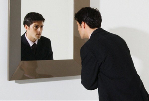 businessman-looking-in-mirror-pan_12170-e1453851487171.jpg