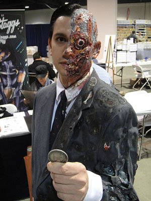 Long_Beach_Comic_&_Horror_Con_2011_-_Two-Face_(6301174935)-.jpg