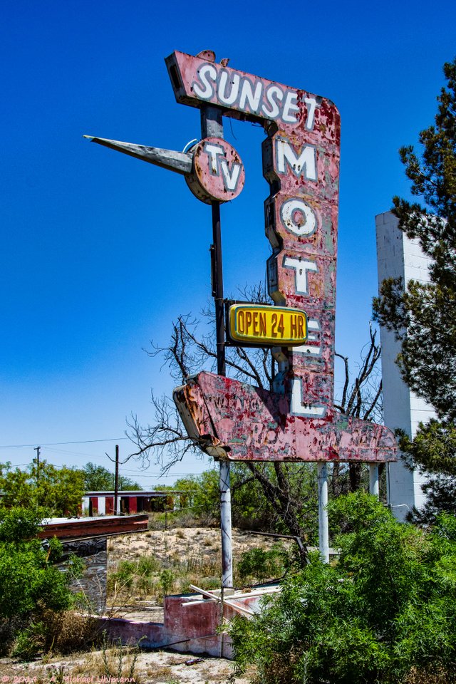 Americana Sign Sunset Motel Monahans Texas West 5236.jpg