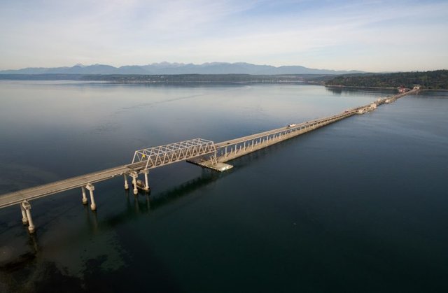 hood-canal-bridge-puget-sound-shoreline-olympic-PTBFWQL.jpg