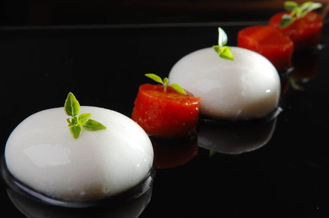 Caprese-molecular_001.jpg