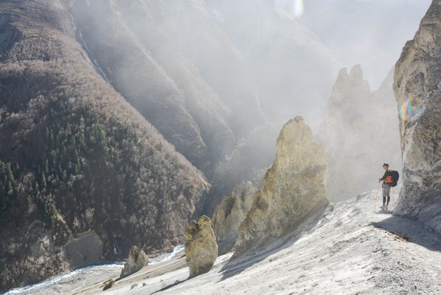 853 Nepal : Annapurna Conservation Area : Annapurna Circuit Trek : Manang to Tilicho Base Camp : Landslide Area.jpg