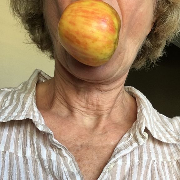 selfie apple.jpg