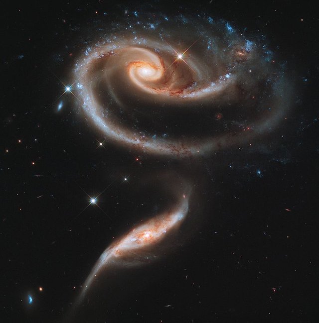 UGC_1810_and_UGC_1813_in_Arp_273_(captured_by_the_Hubble_Space_Telescope)_riusabile.jpg