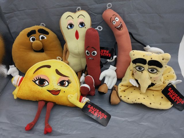 Set-of-6-NEW-SAUSAGE-PARTY-BARRY-FRANK-BRENDA-KAREEM-SAMMY-TERESA-PLUSH-TOYS.jpg