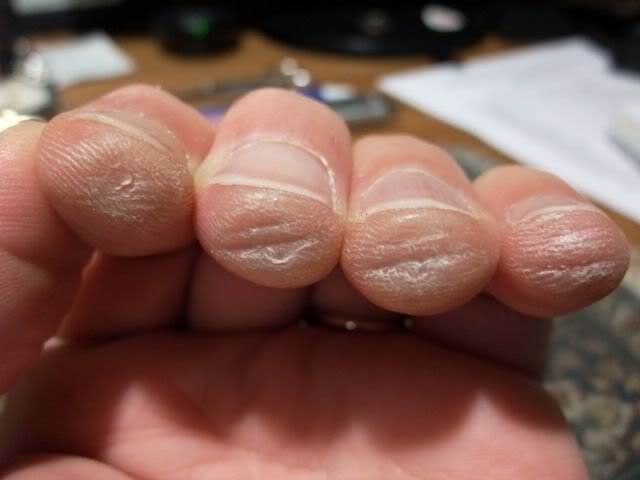 guitarist-fingers-1384447934.jpg