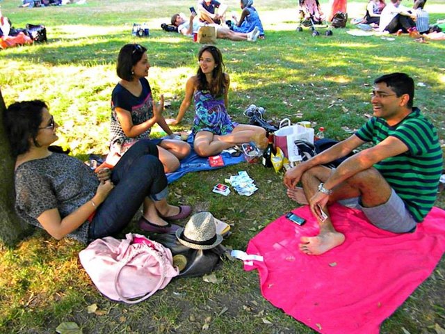 picnicking-in-hyde-park-london-girlinchief-17.jpg