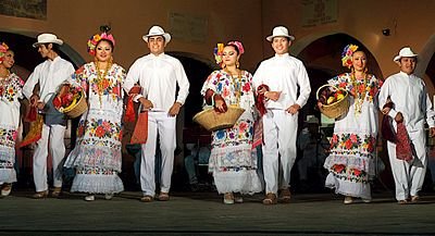 800px-Serenata_Yucateca_2.jpg