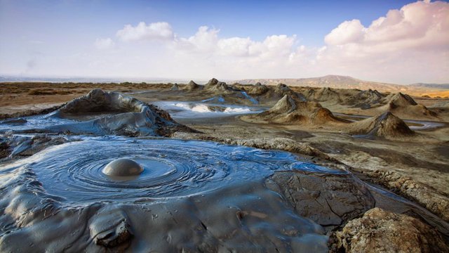 23671-mud-volcanoes-in-gobustan-national-park-azerbaijan-20150311.jpg