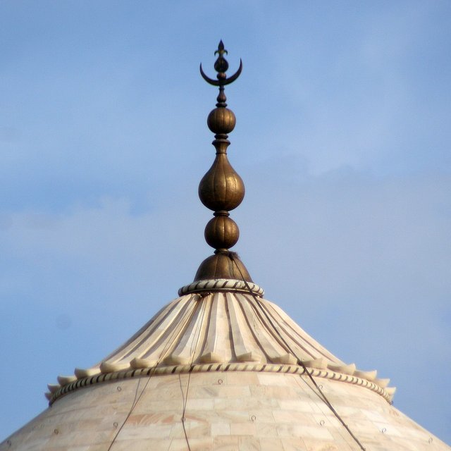 1280px-Taj_Mahal_finial-1.jpg