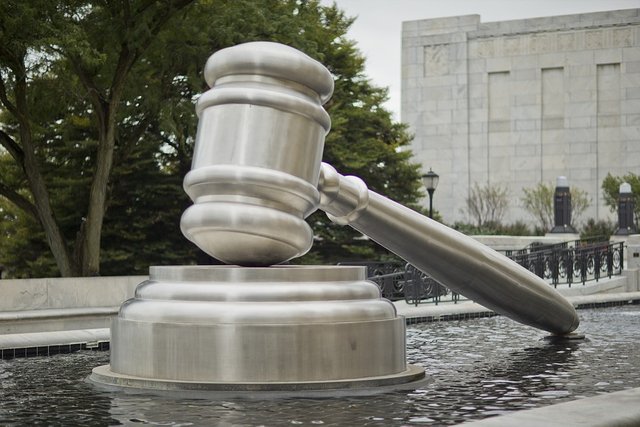 gavel-statue-2771088_960_720.jpg