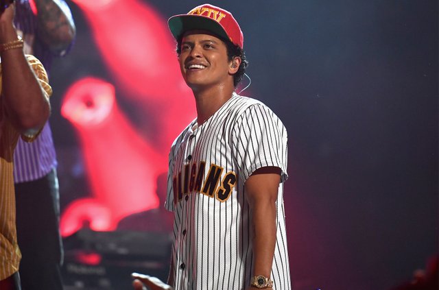 03-bruno-mars-2017-BET-awards-on-stage-billboard-1548.jpg