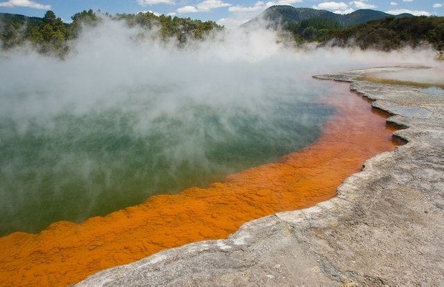 ChampagnePool-Wai-O-Tapu_rotated_MC-1.jpg