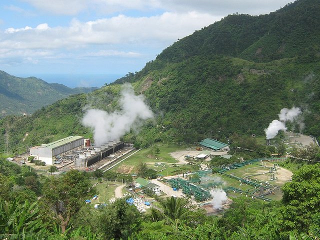 800px-Puhagan_geothermal_plant.jpg