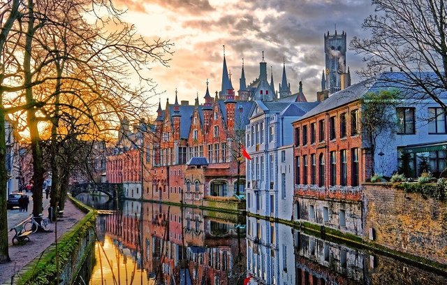 Canals-Of-Bruges-Belgium-small-compressed.jpg