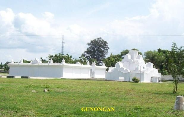 Peniggalan Kerajaan Aceh - Gunongan.jpg