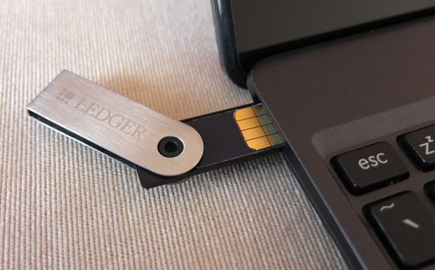 ledger-wallet-nano-review-inserted.jpg