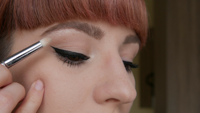 Winged eyeliner - highlight-melissavandijkmakeuptutorials.png