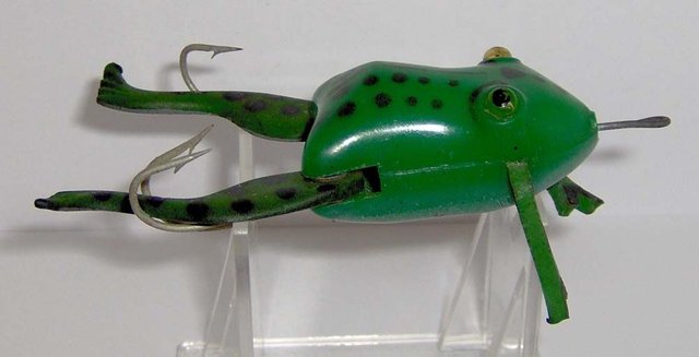 Vintage 2 1/4 Halik Frog Senior C.1949 fishing lure made in Moose Lake,  MN. - AAA Auction and Realty
