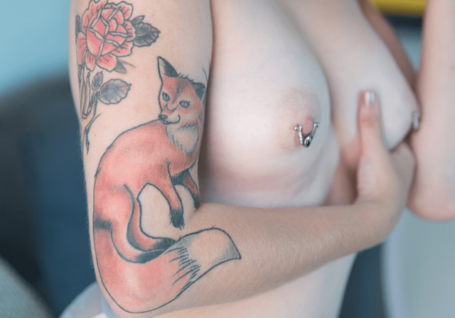 1494114027_143_tatuajes-que-puedes-hacerte-cada-mes-para-convertirte-en-una-suicide-girl.png