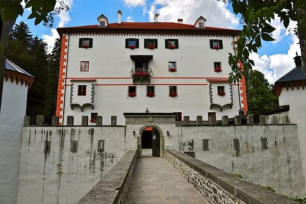 sneznik-castle_3.jpg