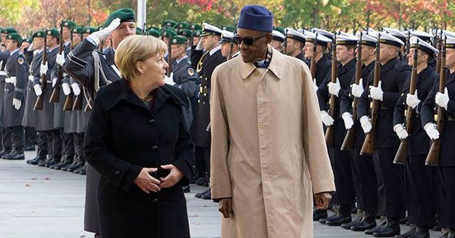 2016-10-14-merkel-nigeriaankunft.jpg