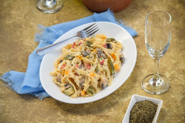 Fettuccine-Alfredo-Primavera-Pasta...jpg