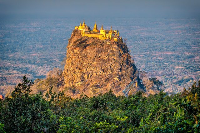 Mount-Popa-Taung-Kalat-1.jpg