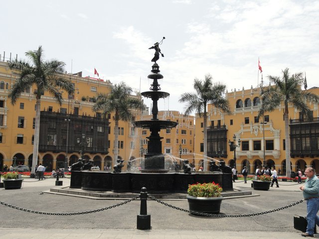 Lima city tour9 (Plaza Mayor).JPG