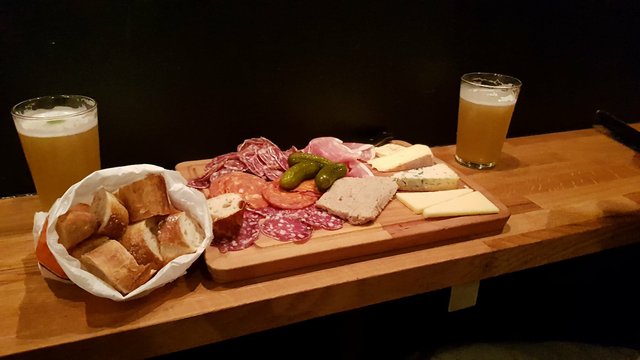 Ham_and_cheese_plate_steemit_paris.jpg