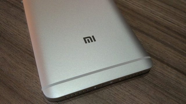 10-Xiaomi-Redmi-Note-4-hands-on-picture.jpg