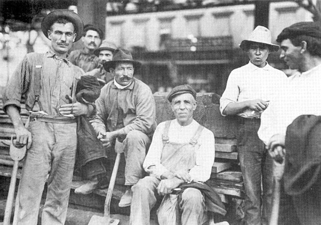 Italian-Immigrant-men-workers.jpg