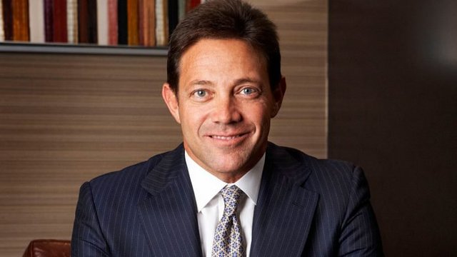 jordan_belfort_a_l-696x392.jpg