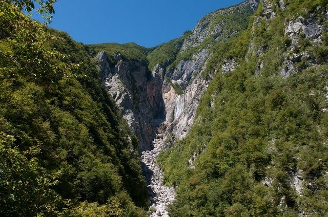 Boka_waterfall_Slovenia.jpg