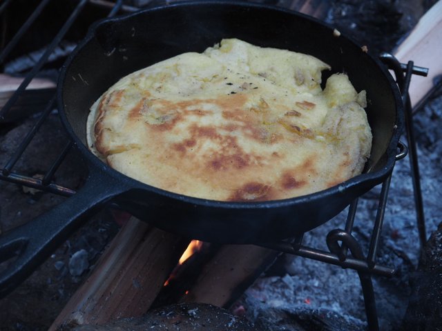 キャンプ飯 スキレットで美味しいパンケーキ Camping Rice Delicious Pancake With Skillet Steemit