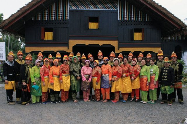 baju-adat-aceh.jpg