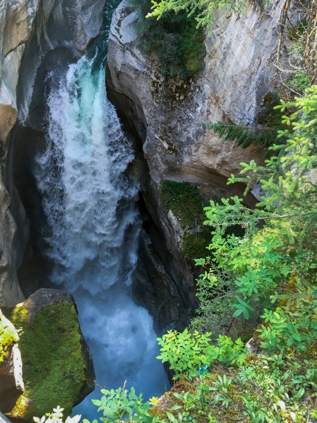 waterfall2.jpg