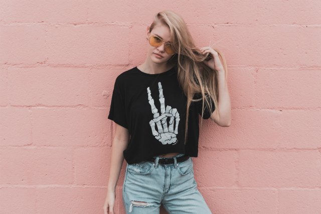 cool middle finger tee_640.jpg