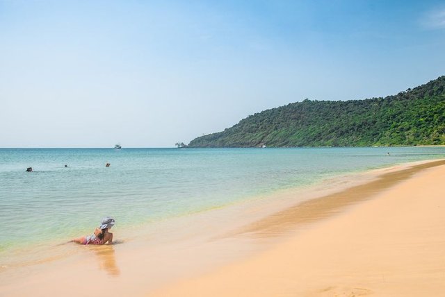 lazy_beach_koh_rong_samloem.jpg