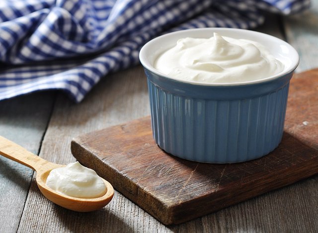 greek-yogurt-should-you-be-eating-full-fat-yogurt.jpg