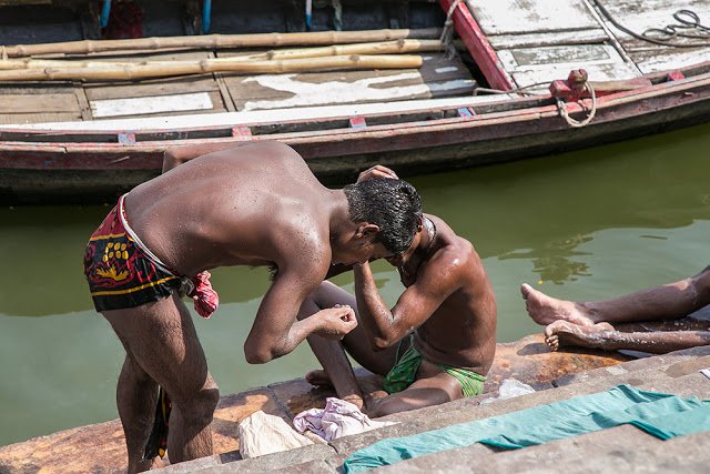 Flying boys of Varanasi 4.jpg