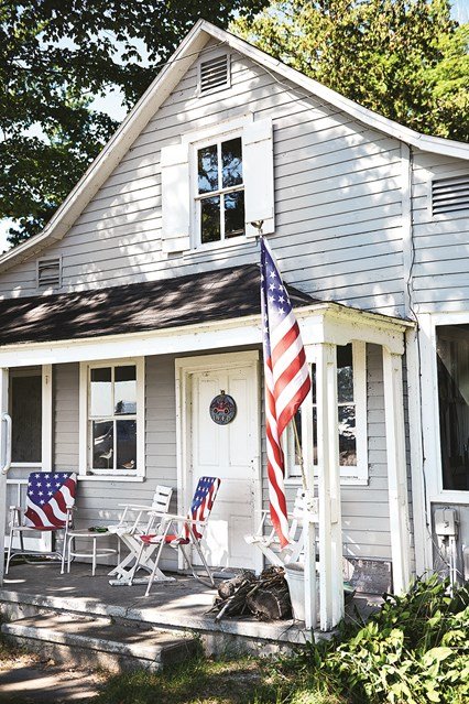 clapboard-house-in-leland-michigan-conde-nast-traveller-21sept17-ulf-svane_426x639.jpg