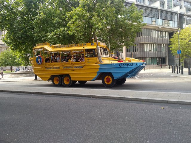 amphibious_car.jpg